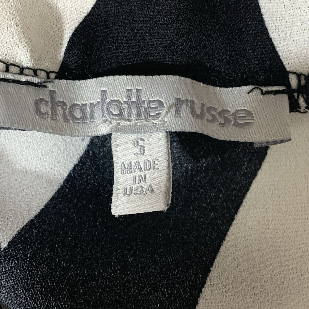 Charlotte Russe Blouse Womens Small Black White Chevron Roll Tab V-Neck Top - Picture 5 of 6
